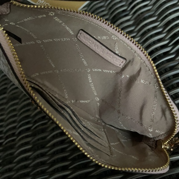 Michael Kors Jet Set Travel Large Top Zip Signature Wristlet Clutch - Picture 9 of 16